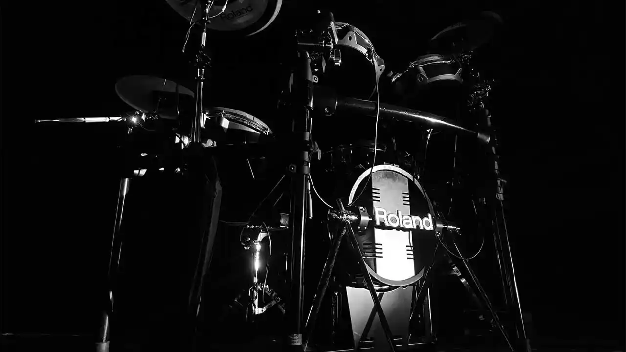 日本が世界に誇る電子楽器メーカー》Roland（ローランド）《ドラム 